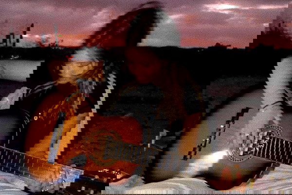 lia_abramovich image ~ Altpins