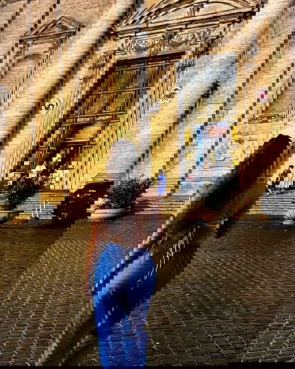 lia_abramovich image ~ Altpins