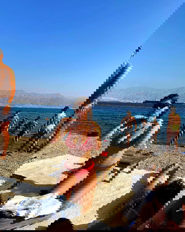 lia_abramovich image ~ Altpins