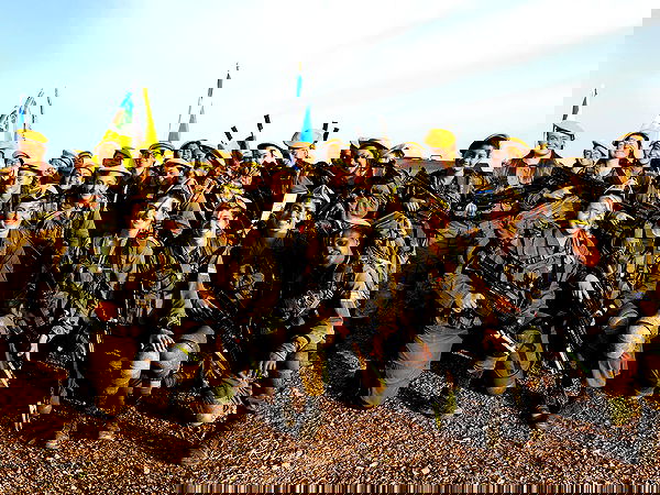 lia_abramovich image ~ Altpins