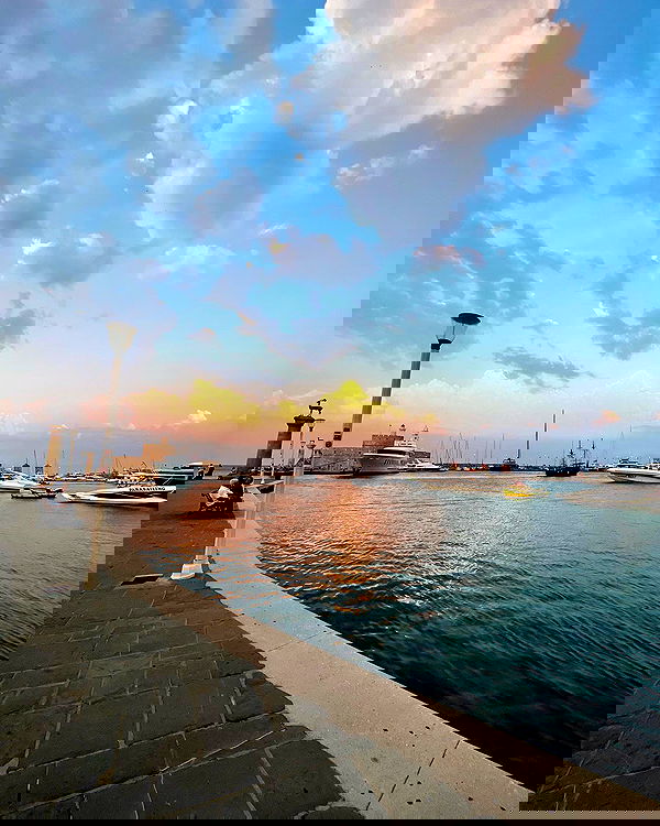 lia_abramovich image ~ Altpins