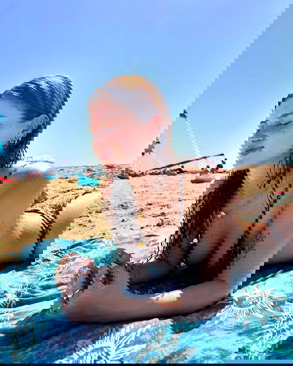 lia_abramovich image ~ Altpins