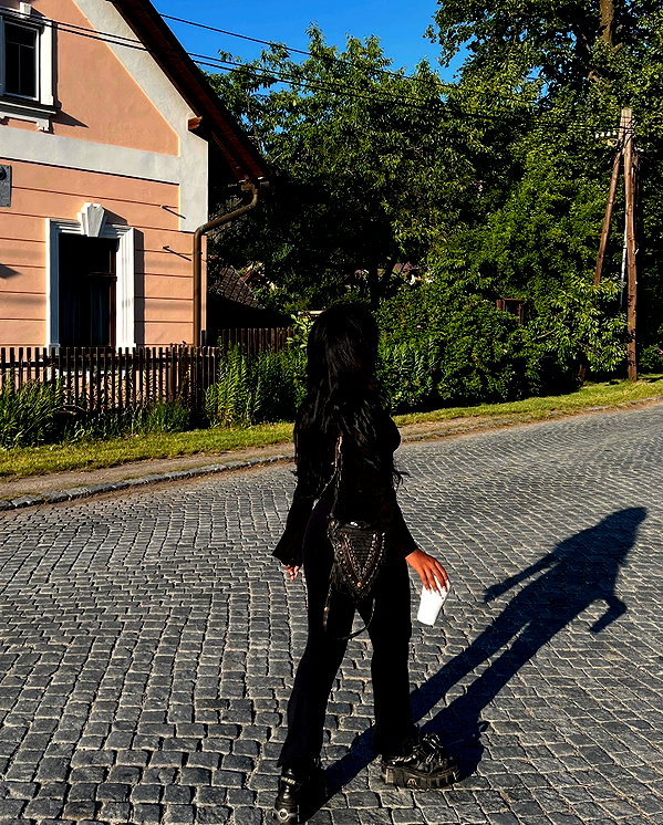 liiuuarr instagram image archive image