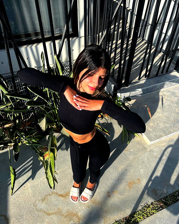 lin__099 instagram image archive image