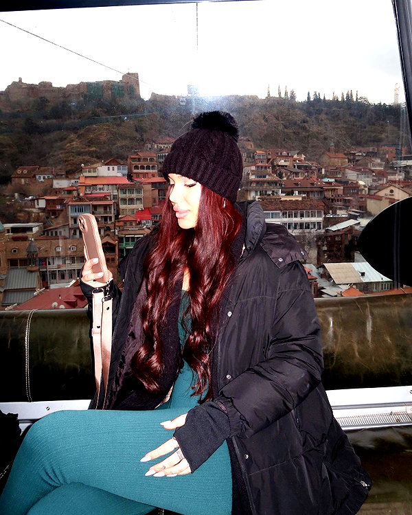 liori_hen instagram image archive image