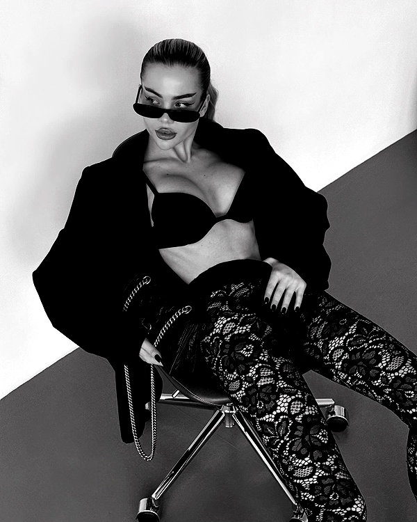 lllizaaa.8 instagram image archive image