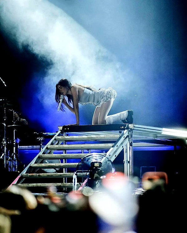 madisonbeer madisonbeer archive image