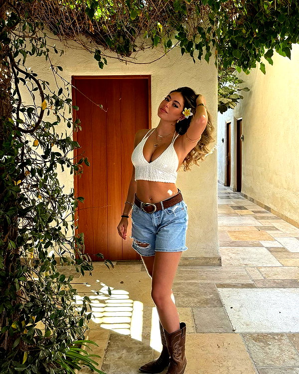mai_glazer instagram image archive image