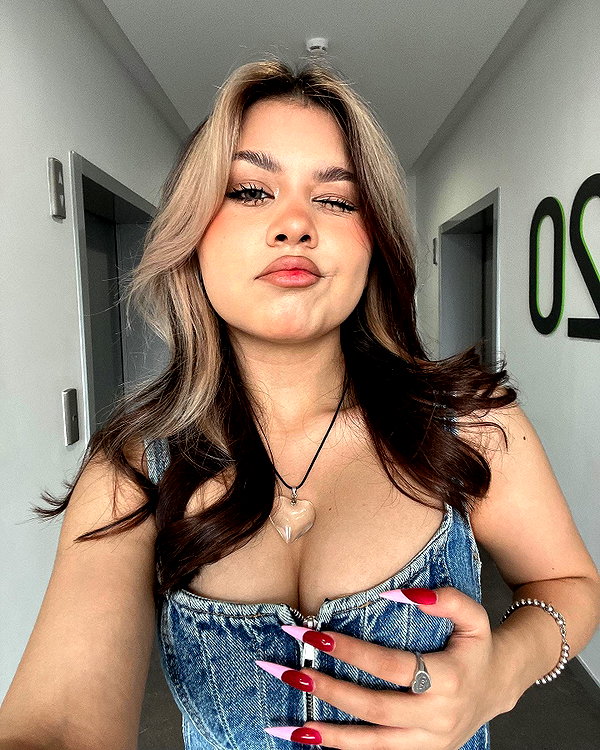 mekhrona_18 instagram image archive image