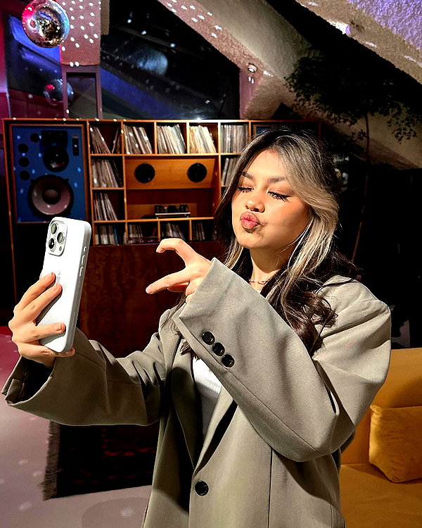 mekhrona_18 instagram image archive image