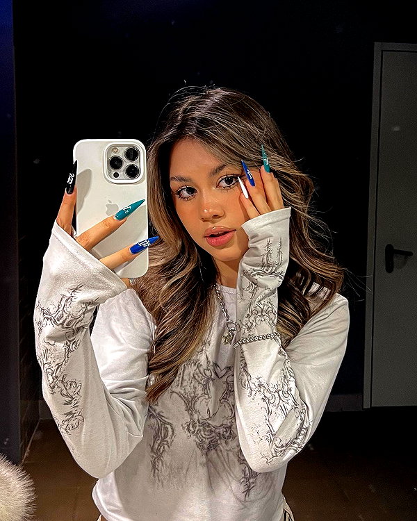 mekhrona_18 instagram image archive image