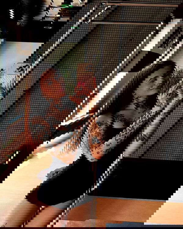 meleeva meleeva archive image