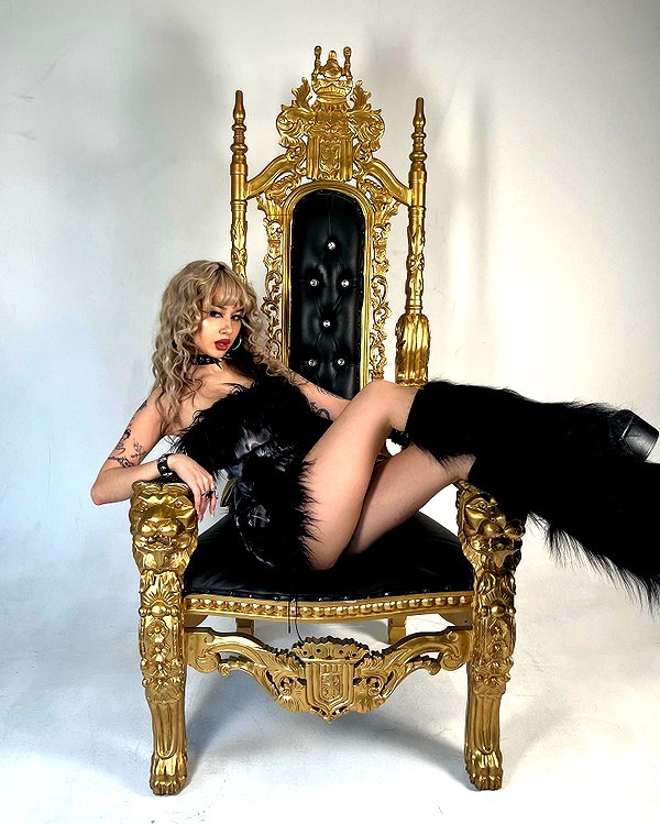 melislie instagram image archive image