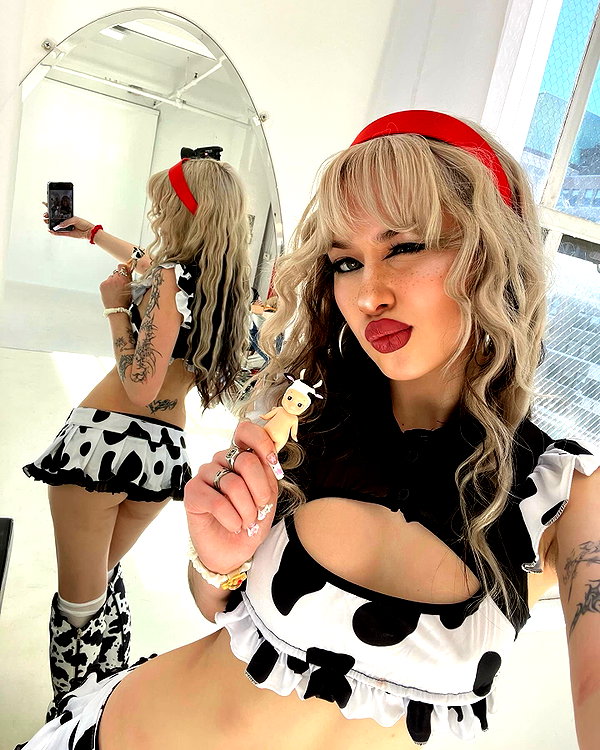 melislie instagram image archive image