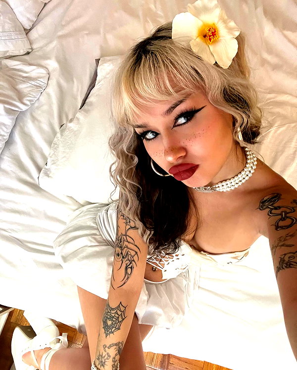 melislie instagram image archive image