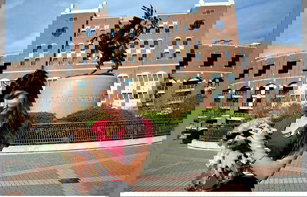 miakhalifa miakhalifa archive image