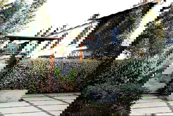 miakhalifa miakhalifa archive image