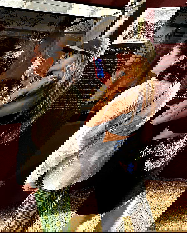 miakhalifa miakhalifa archive image