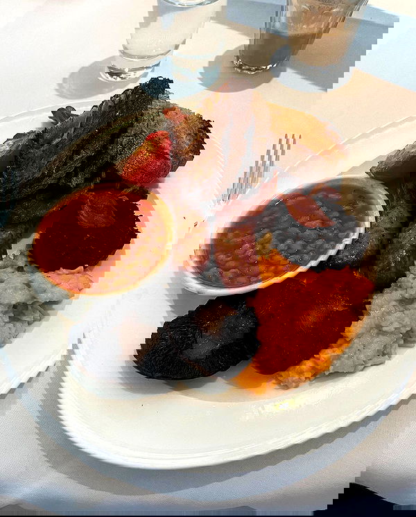 miakhalifa miakhalifa archive image