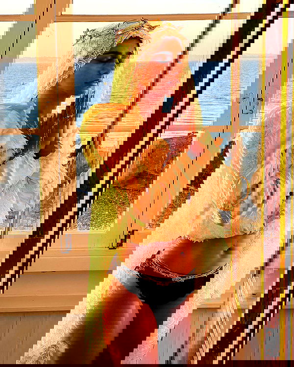 miakhalifa miakhalifa archive image