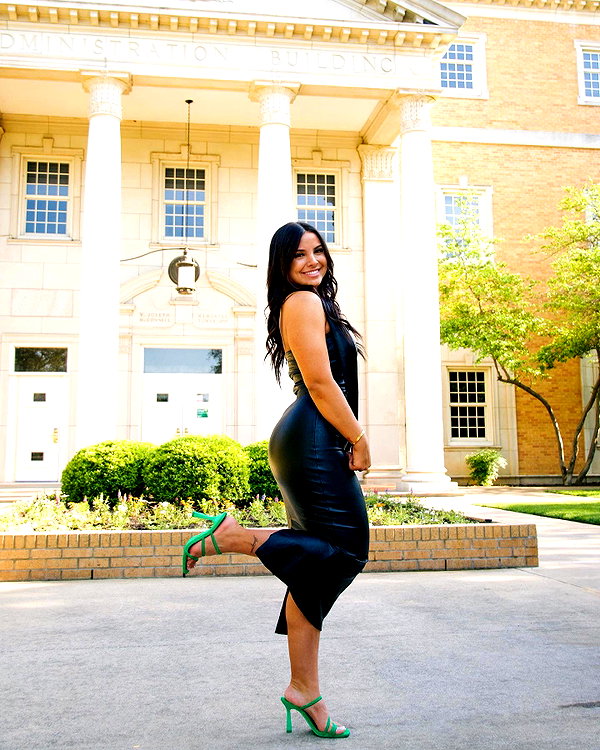 mikaela.lesikar instagram image archive image