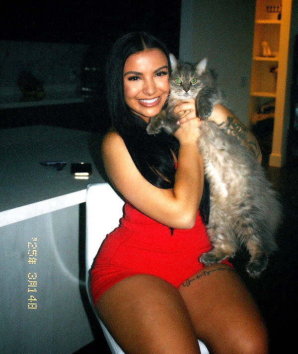 mikaela.lesikar instagram image archive image