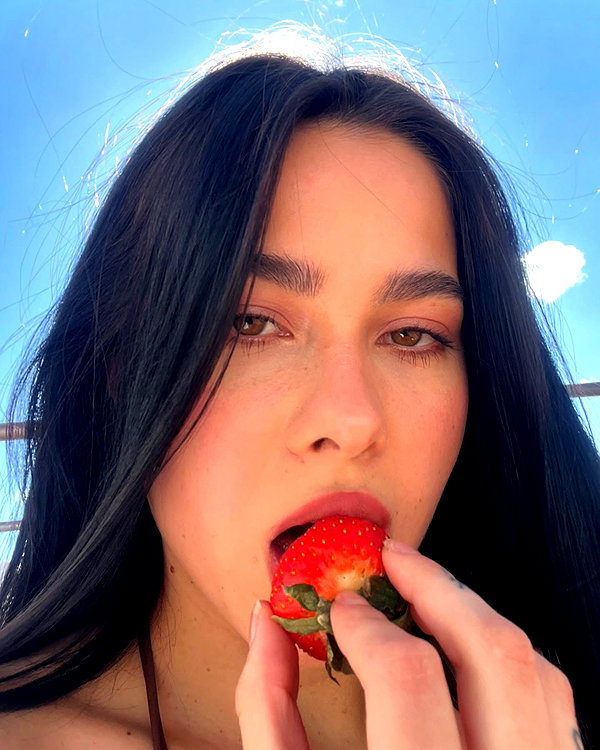 mili.cohen.official instagram image archive image