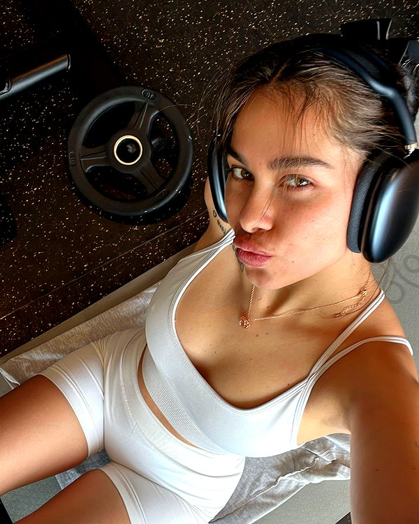 mili.cohen.official instagram image archive image