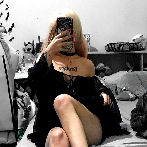 mittzaa_ instagram image archive image