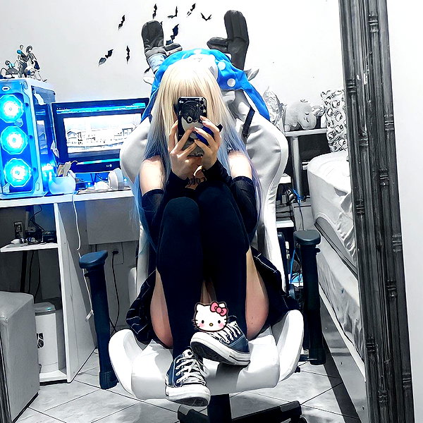 mittzaa_ instagram image archive image