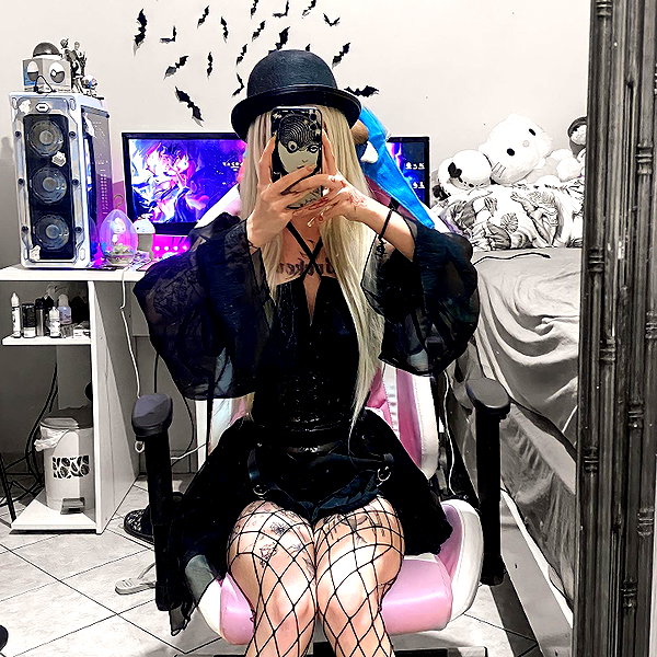 mittzaa_ instagram image archive image