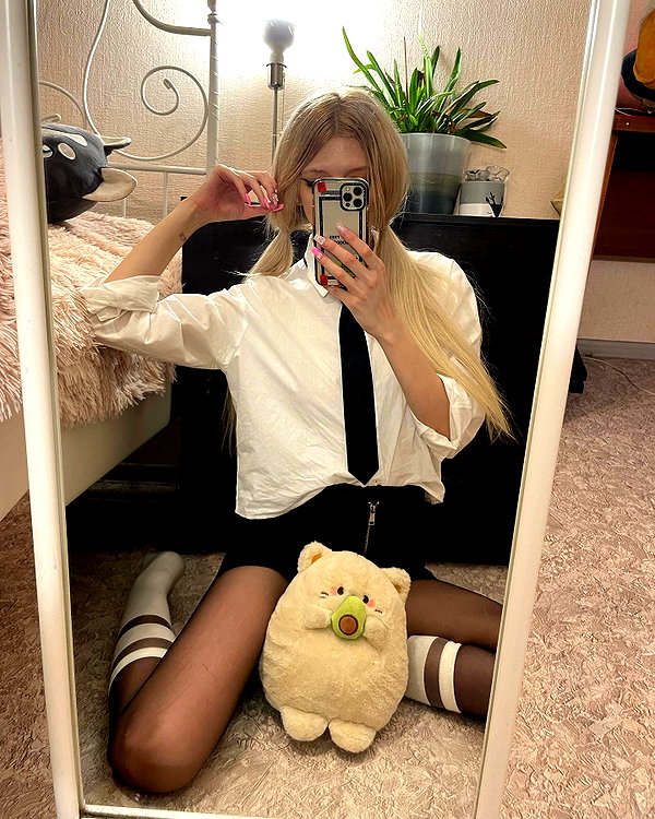 mrs.rittt instagram image archive image