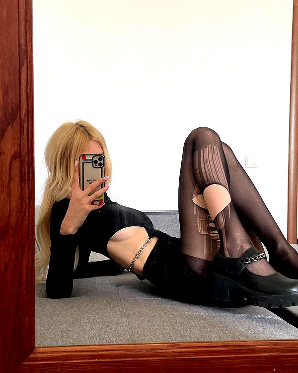 mrs.rittt instagram image archive image