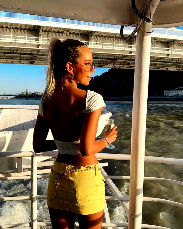 nathalie_doyle instagram image archive image