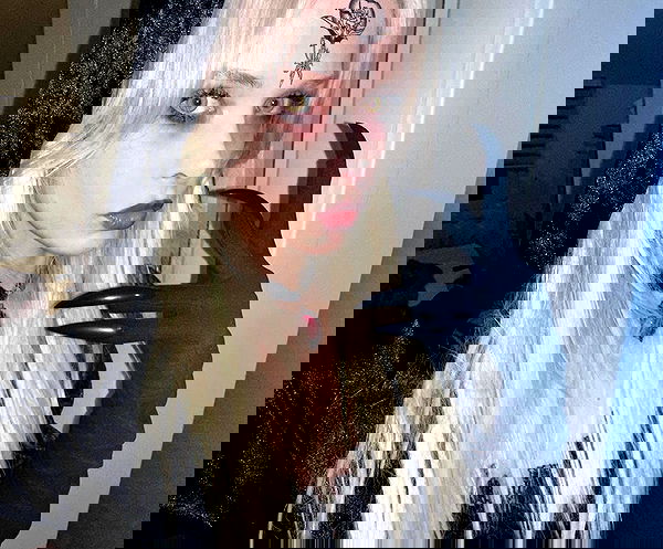 neondemoni image ~ Altpins