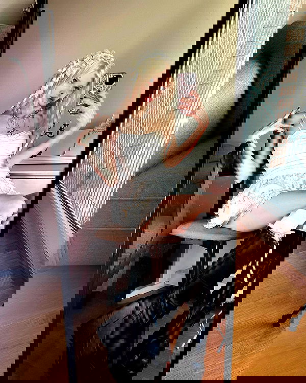 neondemoni image ~ Altpins