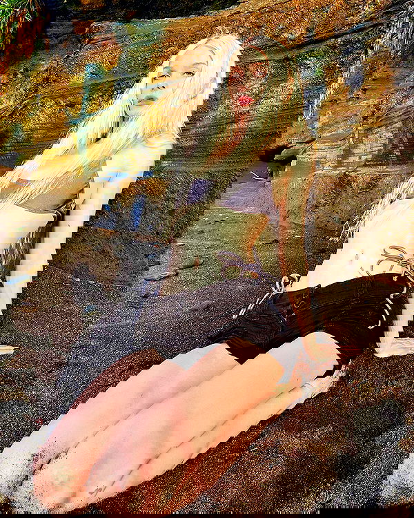 neondemoni image ~ Altpins