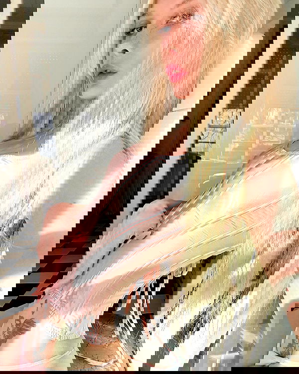 neondemoni image ~ Altpins