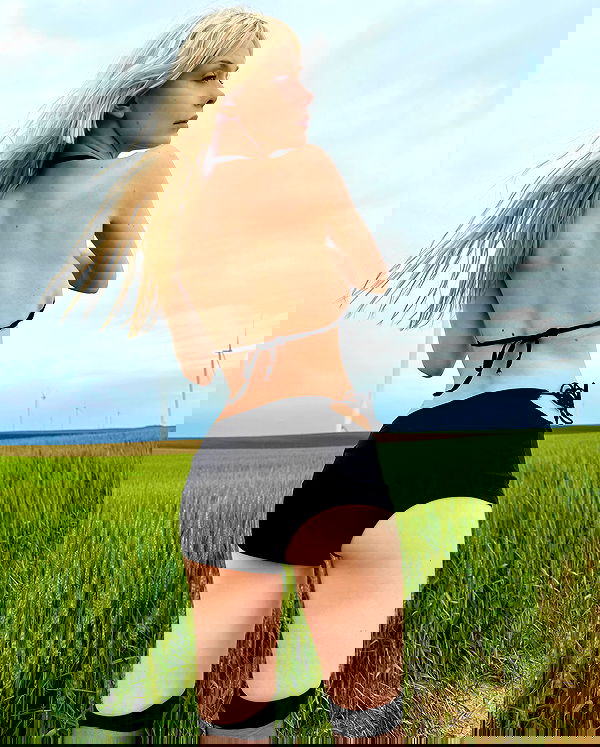 neondemoni image ~ Altpins