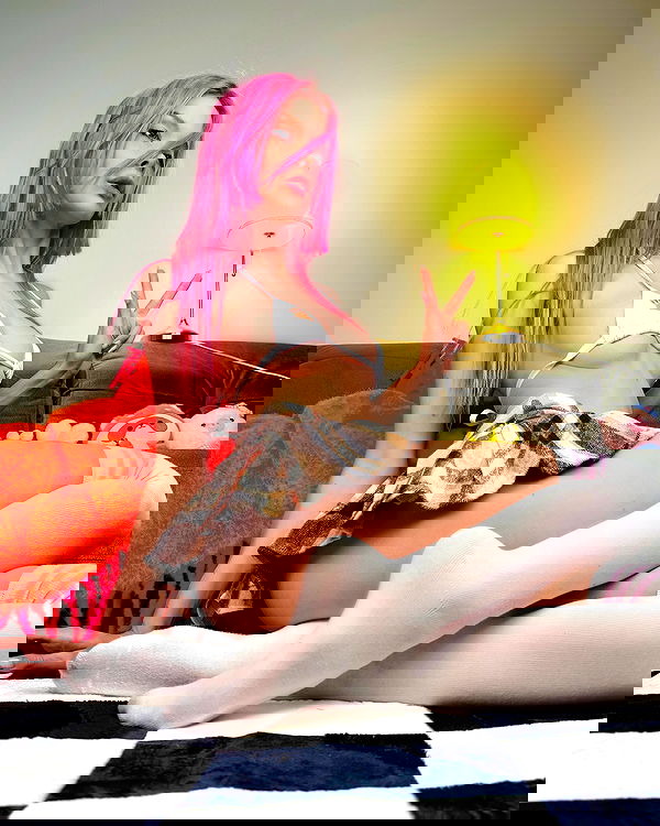 neondemoni image ~ Altpins