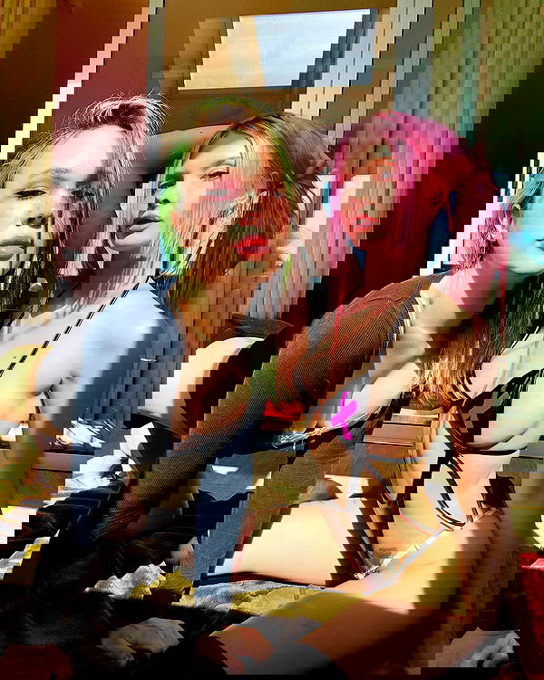 neondemoni image ~ Altpins