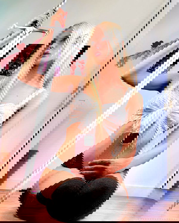 neondemoni image ~ Altpins