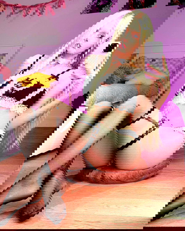 neondemoni image ~ Altpins