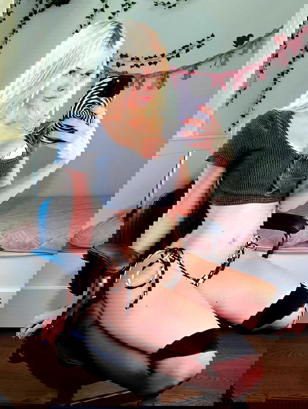 neondemoni image ~ Altpins