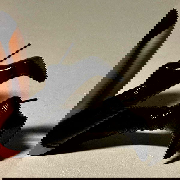 nessabarrett image ~ Altpins