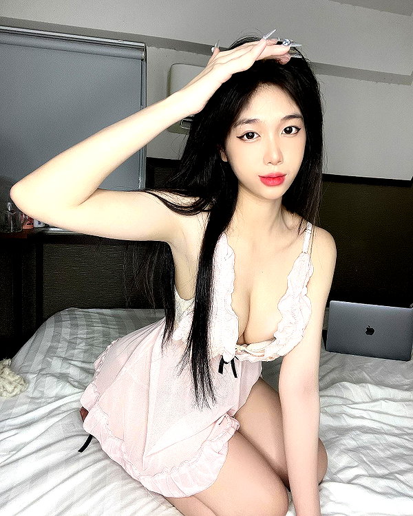 nguyenphamtuuyn instagram image archive image