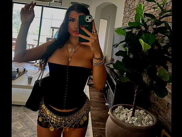 nicolevitalee instagram image archive image