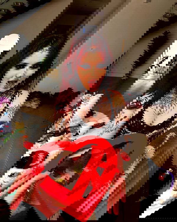 nikkibitez nikkibitez archive image