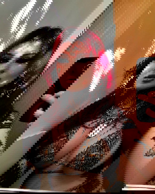 nikkibitez nikkibitez archive image