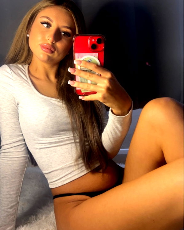 nikkic_xoxo_ instagram image archive image